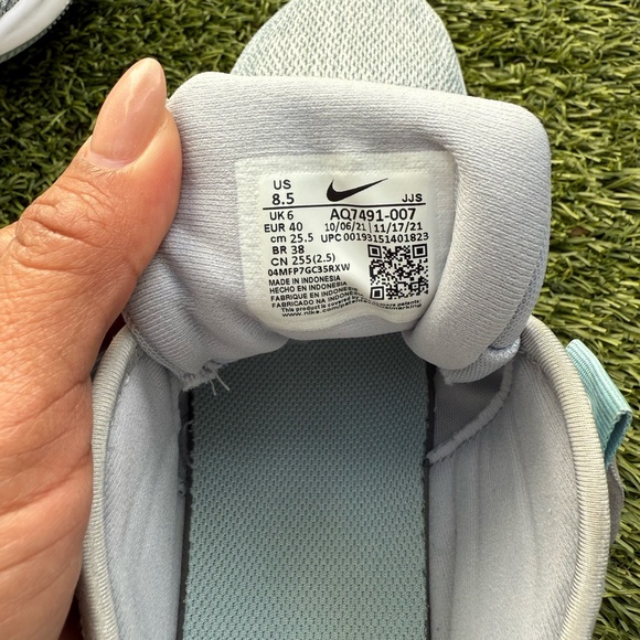 Nike women Flex Runner Sneakers - Mint Green and White - Picture 9 of 9